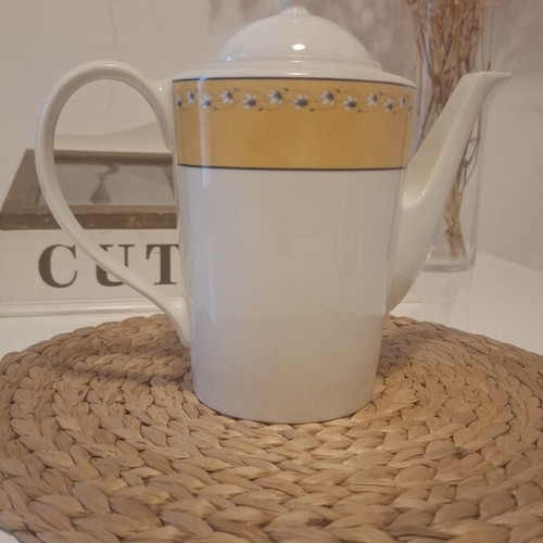 Teapot 18cm height like new