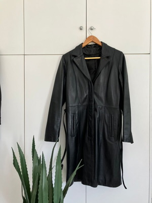 Women's thick coat made of genuine leather like new, black, size L