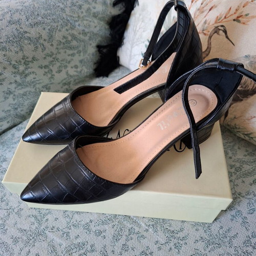 Black pumps like new, size 38