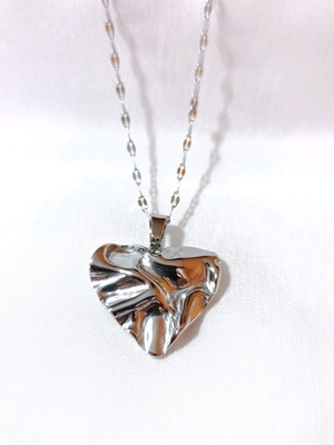 Necklace wrinkled heart new, silver stainless steel