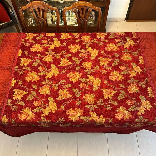 Decorative tablecloth used 164x168cm