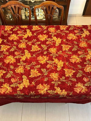Decorative tablecloth used 164x168cm