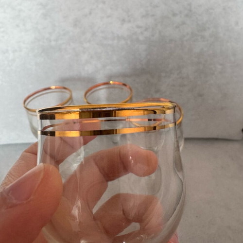 Set of 4 small liqueur glasses with gold rim like new, vintage
