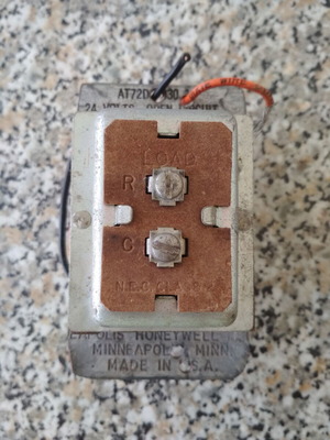 Honeywell AT72D1006 control transformer for electric water valves