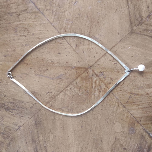 V-shaped necklace with stones and pendant pearl 45 cm used