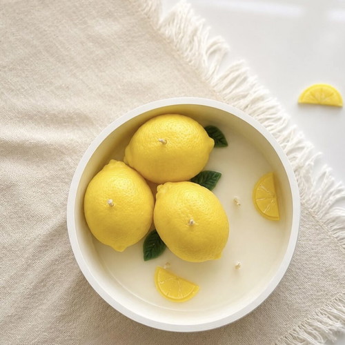 Decorative bowl candle with lemons