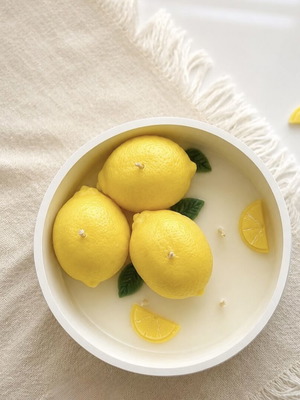 Decorative bowl candle with lemons