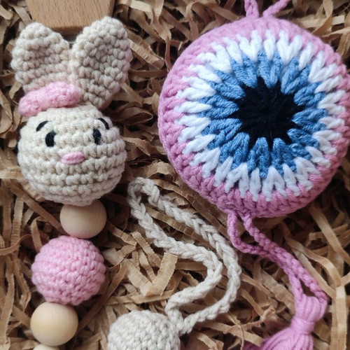 Pacifier clip and knitted eye new baby gift set