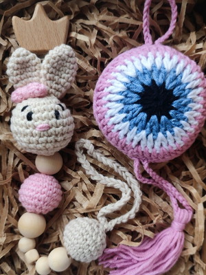 Pacifier clip and knitted eye new baby gift set
