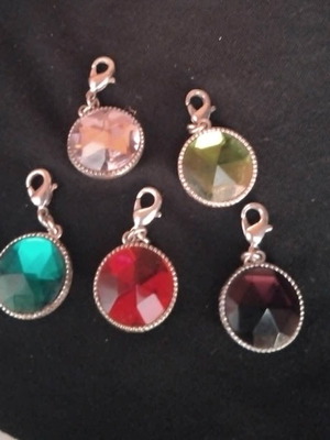Charms with double-sided stones in 5 colors like new