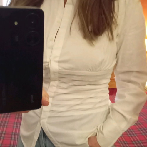 Women's white cotton fitted shirt like new with unique design