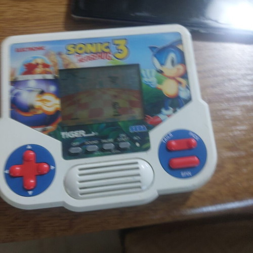 Tiger Electronics Sonic the Hedgehog 3 handheld console used, no battery cover