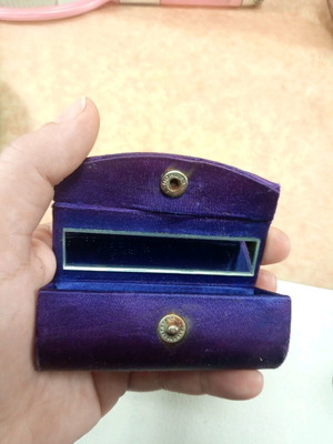 Lipstick case used with mirror and wear on metal parts