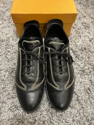 Tod’s leather sneakers black with white stitching like new, size 38