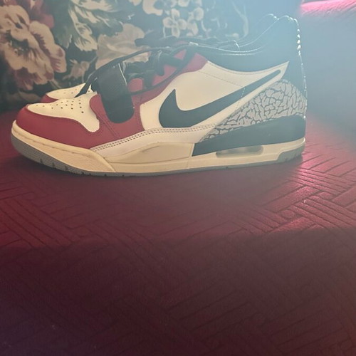 Nike Air Jordan 312 Low like new, size 44, black and red
