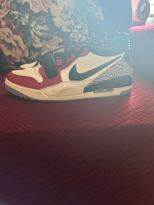 Nike Air Jordan 312 Low like new, size 44, black and red