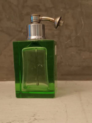 Vintage crystal green perfume bottle like new