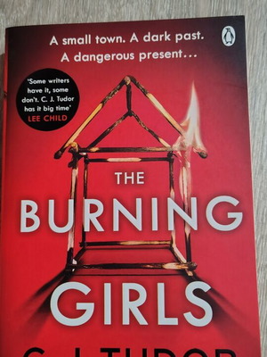 The Burning Girls βιβλίο σαν καινούργιο, στα αγγλικά