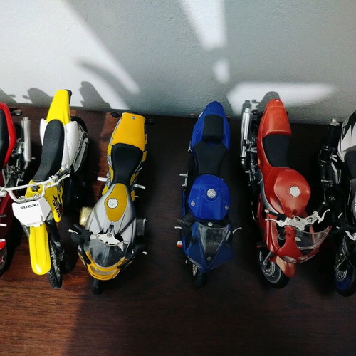 Collectible motorcycles like new, pack of 11 pieces