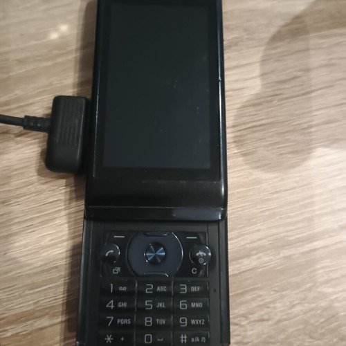 Sony Ericsson U10i Aino phone used, black, missing battery cover