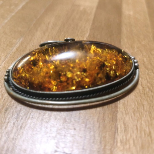 Amber brooch like new, weight 26 grams, length 6.5cm