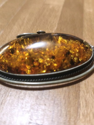 Amber brooch like new, weight 26 grams, length 6.5cm