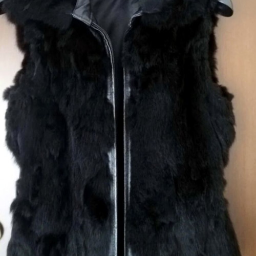 Lynne rabbit fur vest with leather details, size M, like new