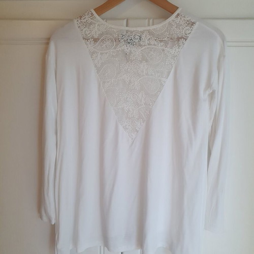 American Eagle blouse medium size, like new, soft cotton with lace back