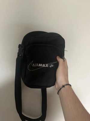 Τσαντάκι Nike Airmax σαν καινούργιο, μαύρο