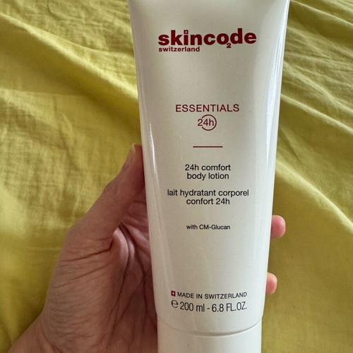 Skincode moisturizing body cream new