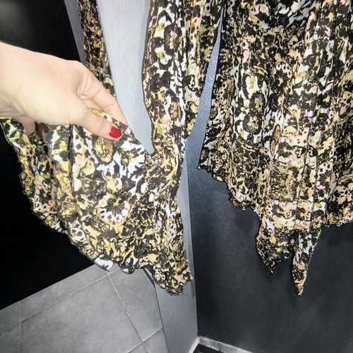 Boho Floral Top like new, beige multicolor with flared sleeves