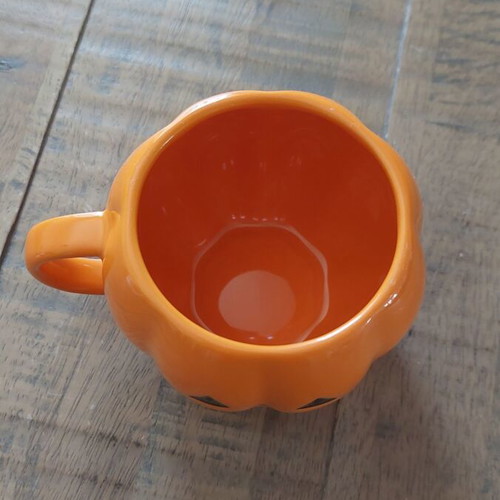 Halloween mugs like new, set of 2 with pumpkin and ghost