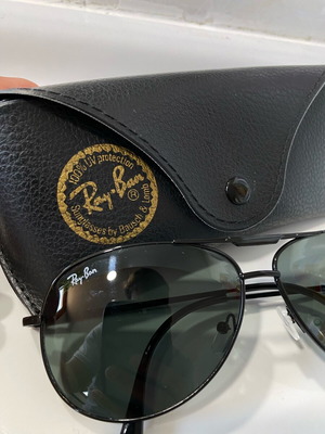 Γυαλιά ηλίου Ray Ban καινούργια, μαύρα, με θήκη και σακουλάκι