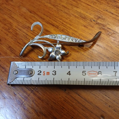 Faux Bijoux Flower Brooch with Rhinestones used, silver color