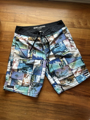 Billabong boys' swim shorts used, size 16, multicolor