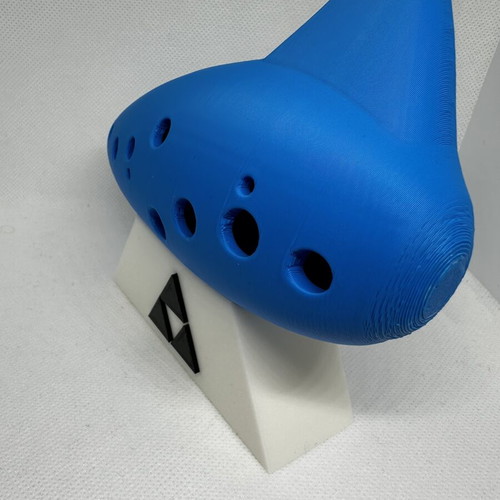 Ocarina Legend of Zelda like new, 15cm with stand