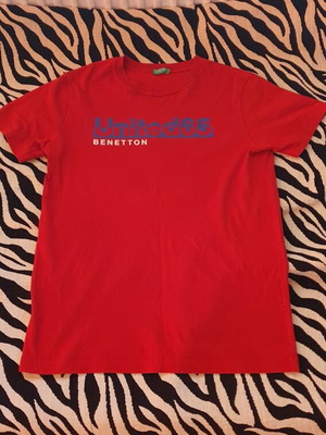 Benetton kids red t-shirt like new for 8-9 years old