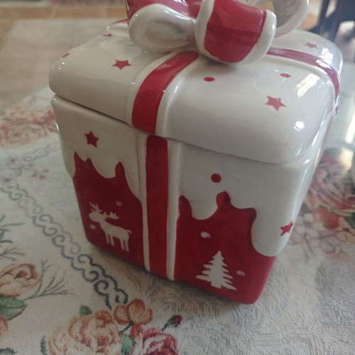 Christmas cookie jar like new