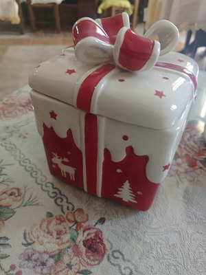 Christmas cookie jar like new
