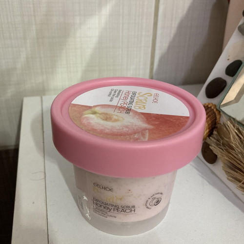 Body scrub with peach scent 100 ml, new