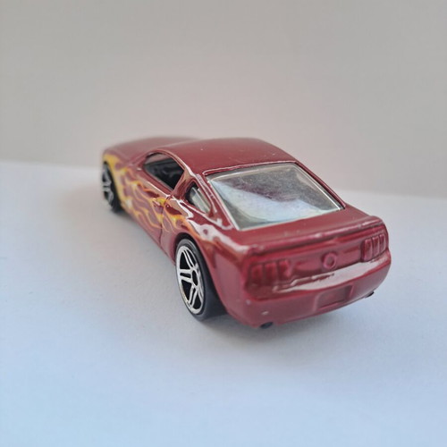 Hot Wheels 2005 Ford Mustang GT diecast car