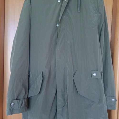 Mango trench coat like new, windproof and waterproof, size L, green