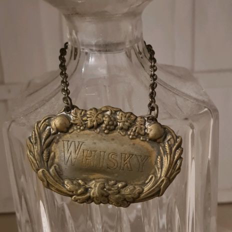 Crystal decanter used 1.8 kg with silver whisky label