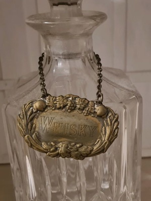 Crystal decanter used 1.8 kg with silver whisky label