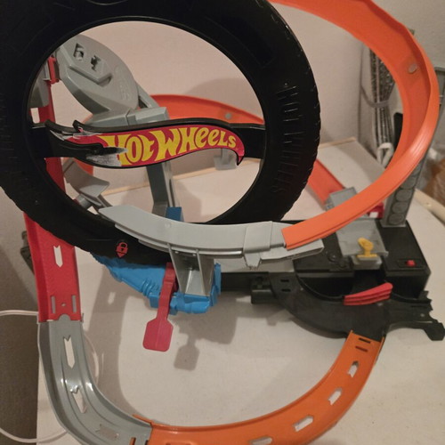 Hot Wheels racetrack used, battery operated