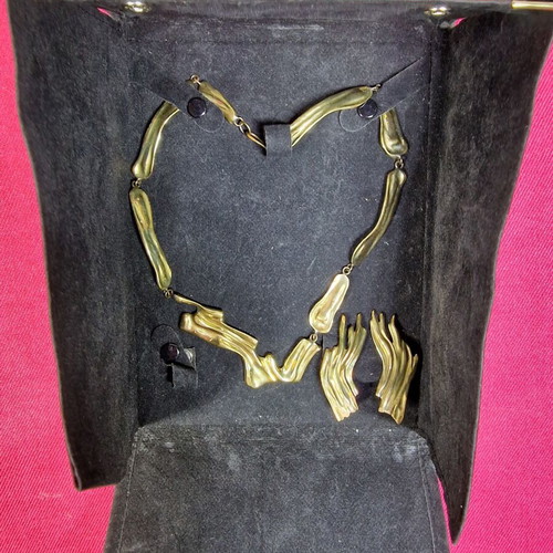 Bronze Jewelry Set used with abstract design