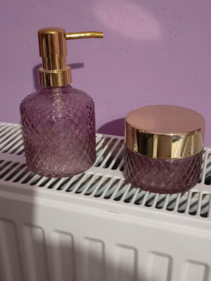 Bathroom set new, soft purple and gold