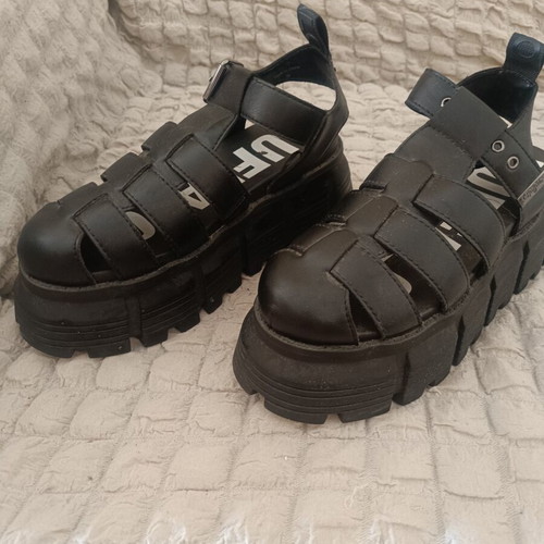 Buffalo London Chunky Sandals black size 39 like new