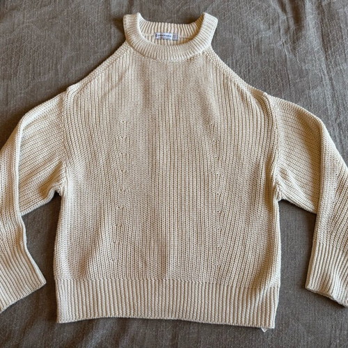 Stradivarius knit small like new with off-shoulder design