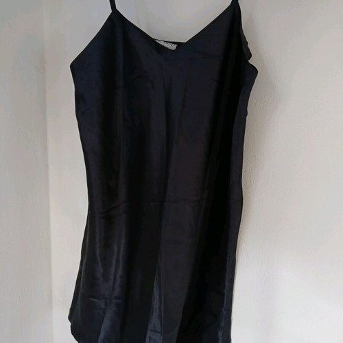 Black satin nightwear like new, size M